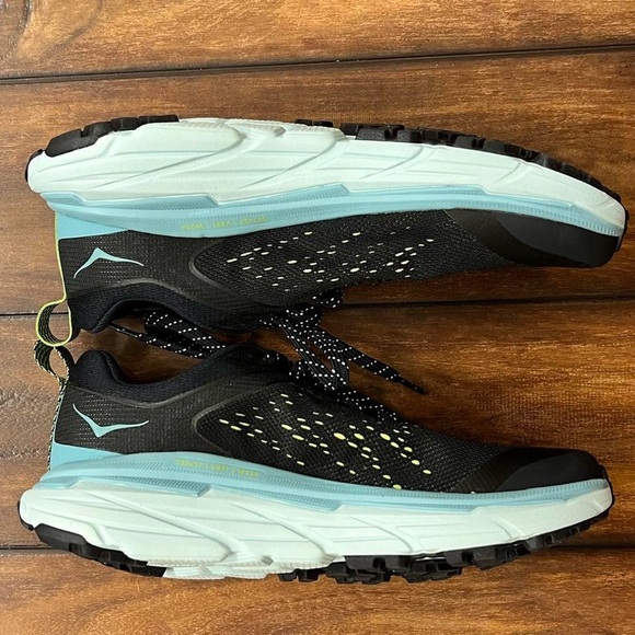 Hokas - Picture 3 of 8